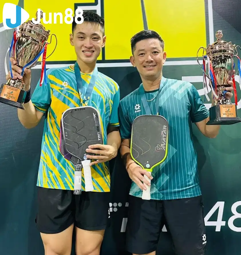 Cặp đôi vàng khẳng định đẳng cấp với phong độ ổn định và lối chơi gắn kết Cặp đôi vàng khẳng định đẳng cấp với phong độ ổn định và lối chơi gắn kết